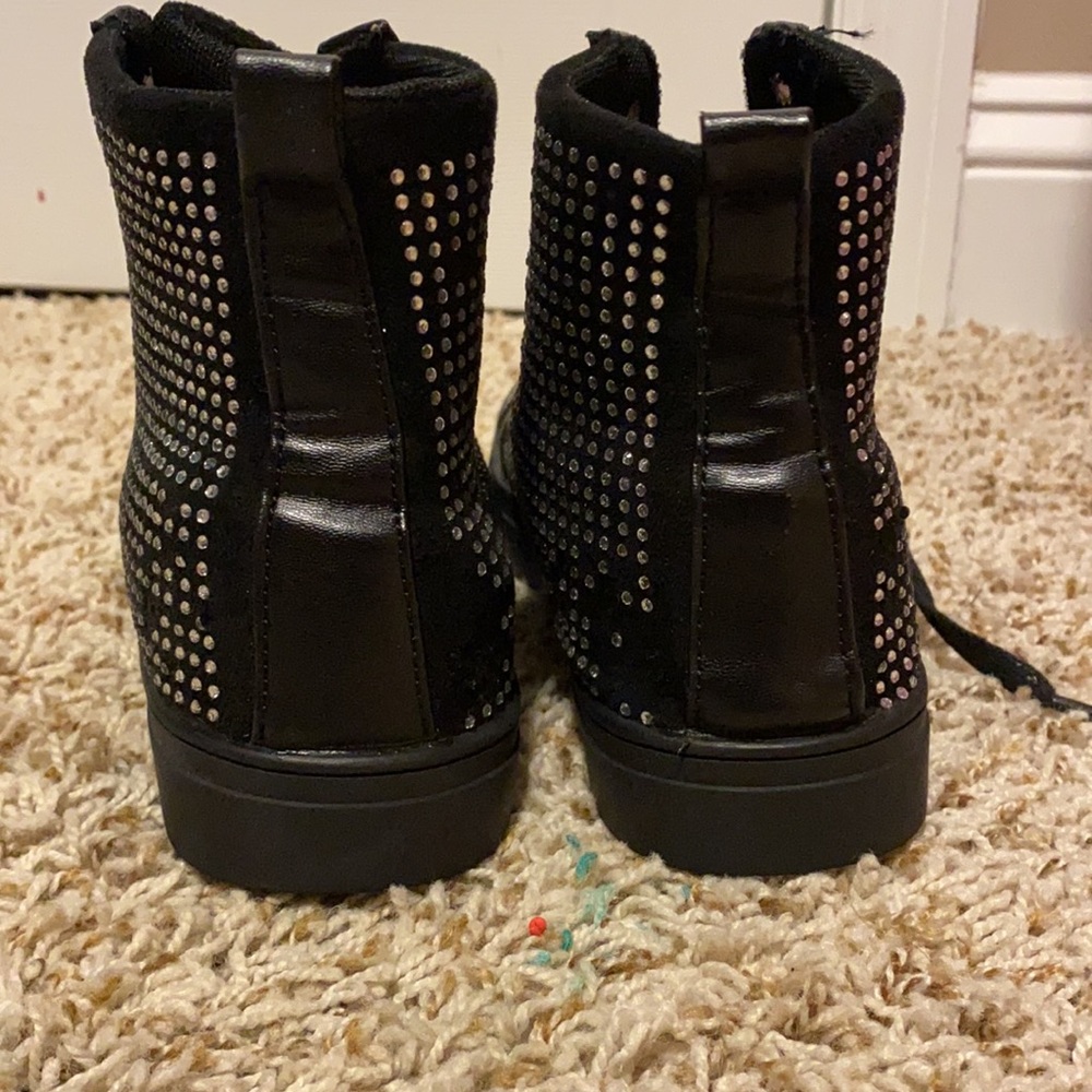 shoes - Picture 3 of 3